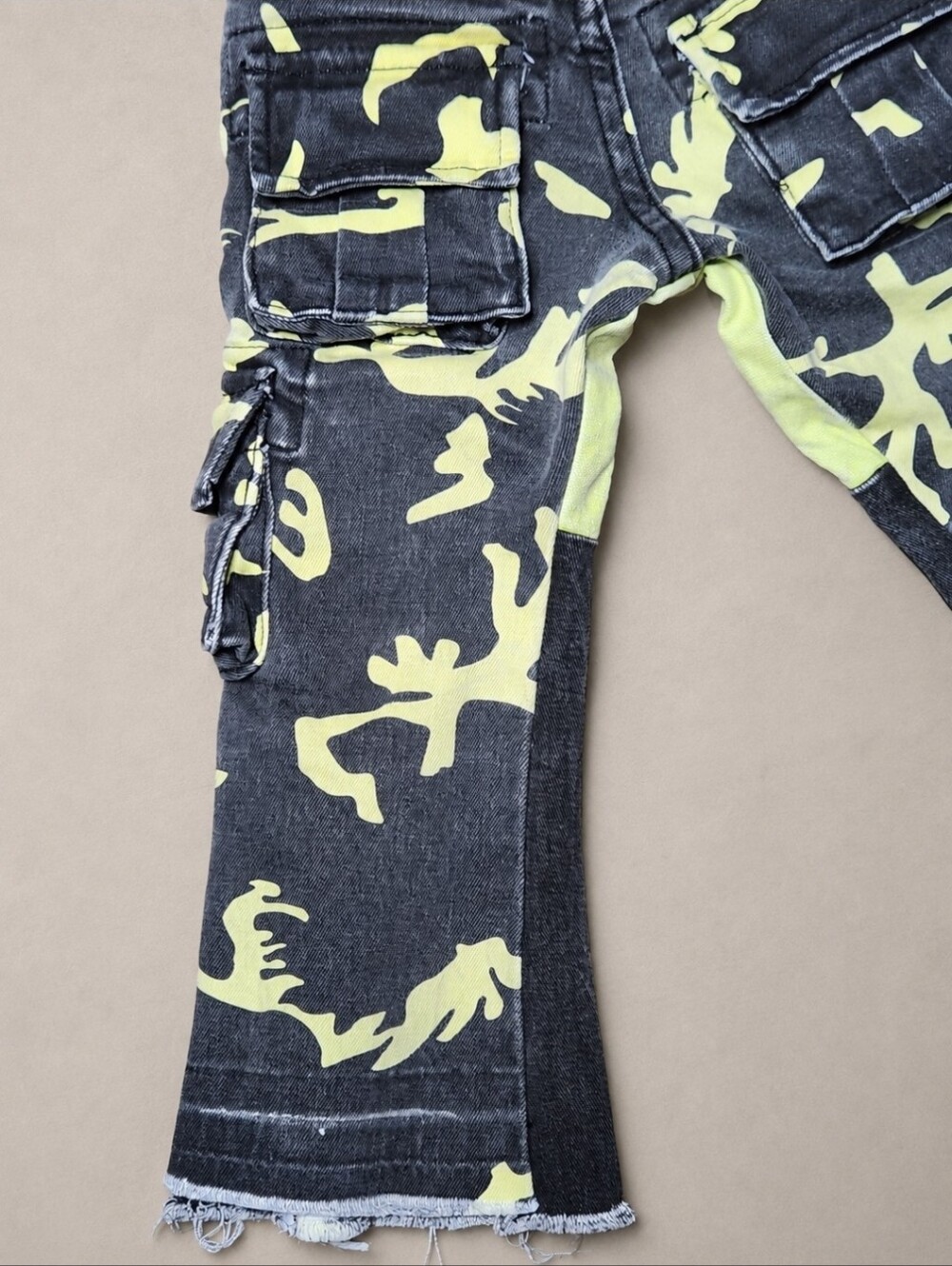 Valabasas Play Commander Taiga Camo Stacked Cargo Jeans 1T - Picture 9 of 16